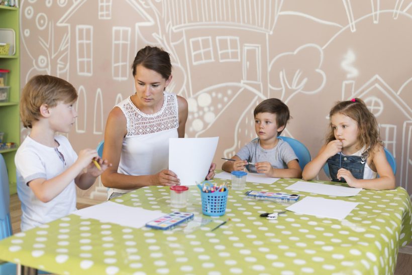 teacher-kids-table